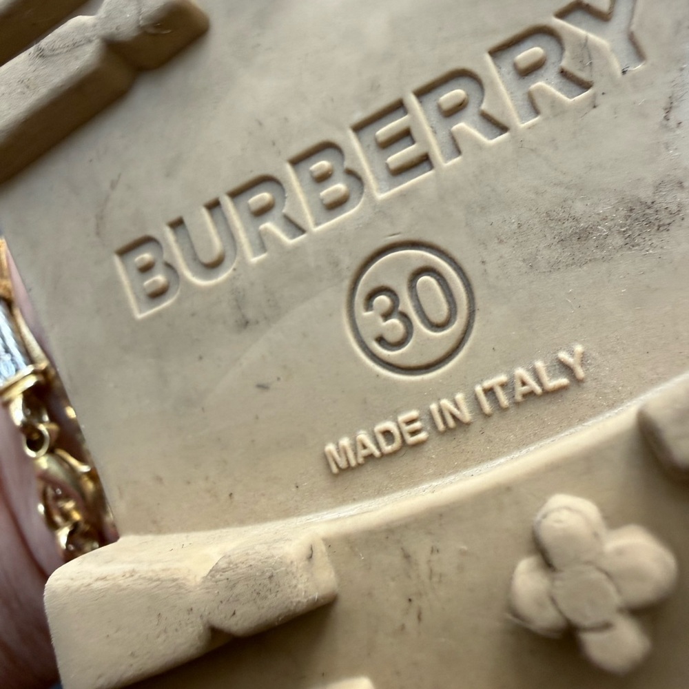 Burberry Kids Beige Sandals with Black Logo - Picture 7 of 8